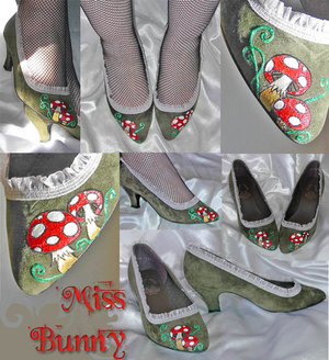 Miss_Bunny_Mushroom_shoes_by_miss_bunny_shoes.jpg